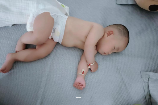 包头孕妇肚子一跳一跳